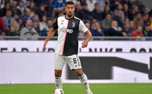 Tiền vệ: Sami Khedira. Từng nằm trong danh sách thanh lý của Juventus nhưng giờ đây, tiền vệ người Đức đang đóng vai trò rất quan trọng trong triết lý Sarri-ball. Đáng tiếc, Khedira đã gặp chấn thương đầu gối từ ngày 1/12 và vẫn chưa hẹn ngày trở lại.