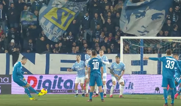 Phút 85, Juventus được hưởng 1 quả đá phạt bên ngoài vòng cấm của SPAL. Cristiano Ronaldo là người thực hiện.