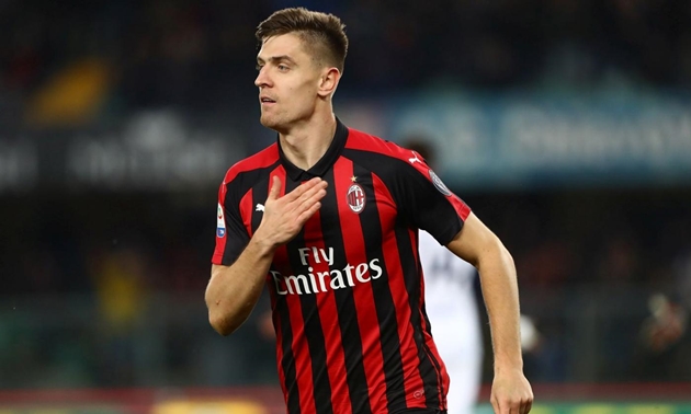 Tiền đạo người Ba Lan cập bến San Siro với giá 35 triệu euro và dễ dàng chiếm được suất đá chính trong sơ đồ 4-3-3.