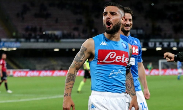 3. Lorenzo Insigne: Gennaro Gattuso truyền lửa bên ngoài đường pitch, còn Lorenzo Insigne sẽ giúp ngọn lửa ấy đến gần hơn với các đồng đội. Ngoài ra, lối chơi kỹ thuật của chàng trai 28 tuổi cũng hứa hẹn sẽ tạo nên sự đột biến. Không phải ngẫu nhiên mà Insigne được xem là "Messi Italia".