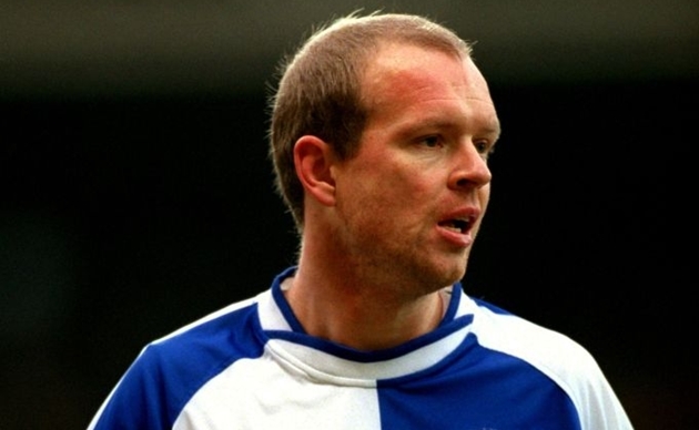 7. Henning Berg: Năm 1997, trung vệ người Na Uy rời Blackburn Rovers để gia nhập Manchester United. Ông cũng là thành viên thuộc "thế hệ vàng 1999" của Red Devils. Năm 2000, ông trở lại Ewood Park theo dạng cho mượn và sau đó được Blackburn Rovers mua đứt.