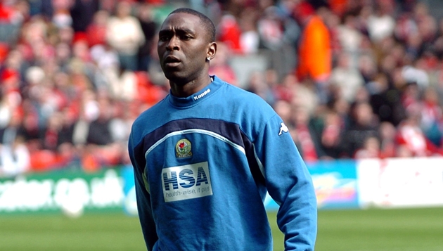 2. Andy Cole: Cũng giống như Dwight Yorke, Andy Cole là thành viên thuộc "thế hệ vàng 1999" của Manchester United. Năm 2001, ông rời Old Trafford để chuyển đến Blackburn Rovers.