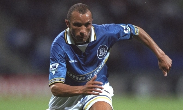 7. Terry Phelan: Năm 1997, cựu hậu vệ người Anh quyết định chia tay Chelsea để cập bến Everton.