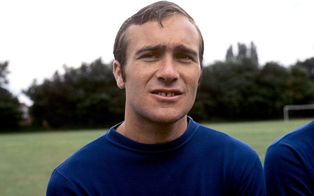 1. Ron Harris: 795 lần. Cựu hậu vệ người Anh gắn bó với Chelsea trong giai đoạn 1961 - 1980.