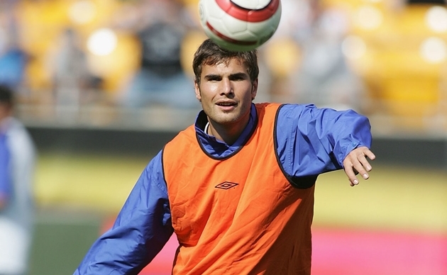 9. Adrian Mutu: Tiền đạo người Romania thi đấu cho Inter Milan ở mùa giải 1999 - 2000 và Chelsea ở mùa giải 2003 - 2004.