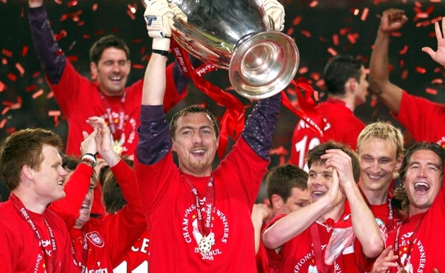 7. Jerzy Dudek: Cựu thủ môn người Ba Lan đã có 6 năm thi đấu cho Liverpool và góp công lớn vào danh hiệu UEFA Champions League 2004 - 2005. Năm 2007, ông chuyển sang Real Madrid và thi đấu đến khi giải nghệ.