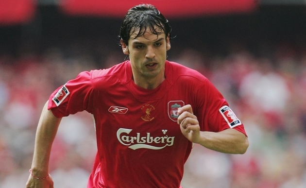 4. Fernando Morientes: Cựu tiền đạo người Tây Ban Nha từng ghi được 72 bàn thắng sau 182 trận trong màu áo Real Madrid và giành 3 chức vô địch UEFA Champions League. Mùa giải 2005 - 2006, ông thi đấu cho Liverpool.