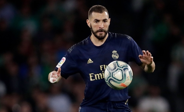 Trung phong: Karim Benzema. Tiền đạo người Pháp vẫn đang cống hiến cho Real Madrid. Mùa giải này, anh đã ghi được 19 bàn thắng sau 36 trận đấu.