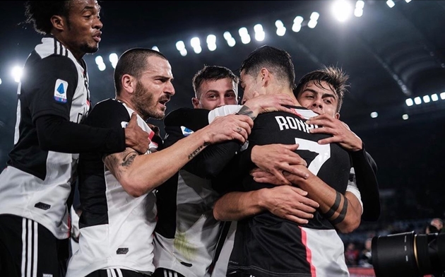Ngoài Dybala, Matuidi và Rugani, các cầu thủ khác của Juventus đều âm tính với COVID-19.
