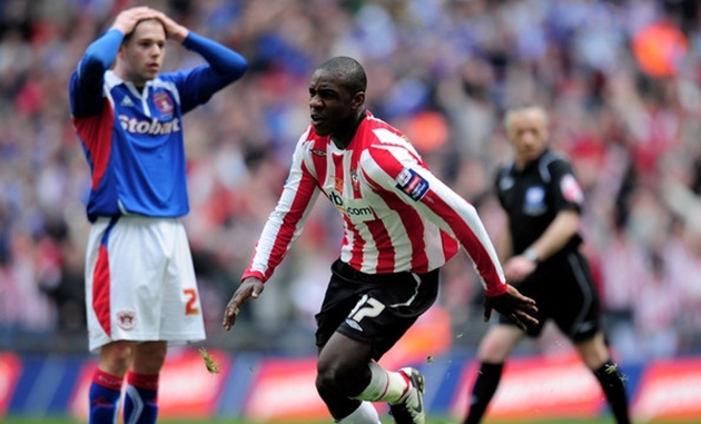 Mùa giải 2009 - 2010, Michail Antonio khoác áo Southampton. Khi ấy, The Saints đang chơi ở League One. Anh được ra sân tổng cộng 39 trận và ghi được 7 bàn thắng.