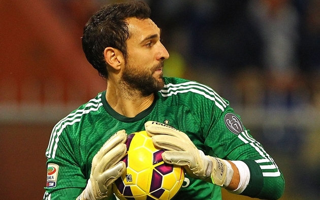 Mùa hè năm 2014, nhờ tài thương thuyết của Adriano Galliani, AC Milan đã bất ngờ có được sự phục vụ của Diego Lopez mà không phải tốn bất kì khoản phí chuyển nhượng nào.