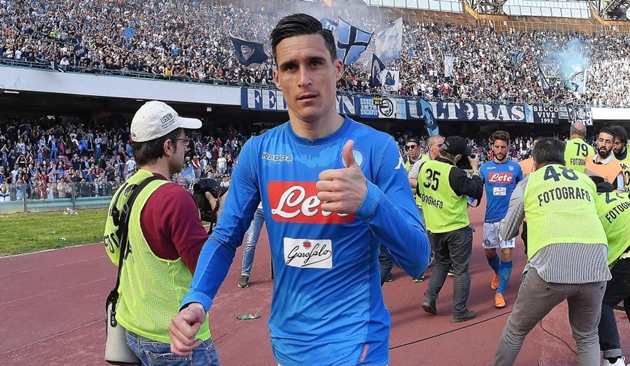 5. Jose Callejon: Tiền đạo người Tây Ban Nha đã có 336 lần xuất hiện trong màu áo Napoli. Cựu sao Real Madrid chắc chắn sẽ rất muốn thành tích này được gia tăng trước khi rời San Paolo vào cuối mùa giải 2019 - 2020.