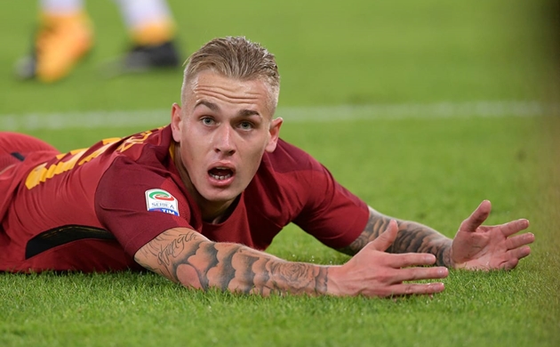 8. Rick Karsdorp: Gianluca Petrachi đã gửi hậu vệ người Hà Lan đến Feyenoord để tích lũy kinh nghiệm. Song, với tiền sử chấn thương, cộng với việc công khai nói xấu AS Roma, cánh cửa trở về Olimpico đã đóng sập với Karsdorp.