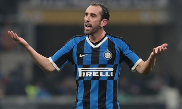 Diego Godin cũng đang gặp khó khăn ở Giuseppe Meazza.