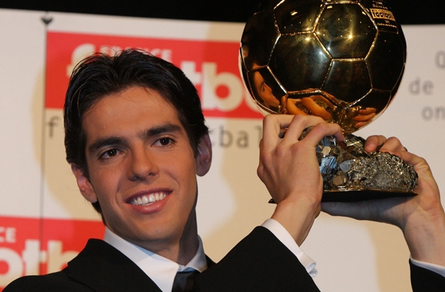 Với màn trình diễn ấn tượng trong màu áo AC Milan, ngôi sao người Brazil đã được trao danh hiệu Quả bóng vàng châu Âu và Cầu thủ xuất sắc nhất thế giới vào năm 2007.