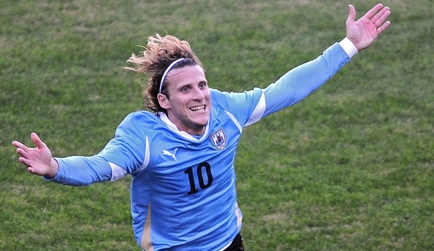 6. Diego Forlan: 112 lần ra sân. Cựu tiền đạo Inter Milan đã tỏa sáng rực rỡ, góp công giúp đội tuyển Uruguay đứng hạng tư ở World Cup 2010 và giành chức vô địch Copa America 2011.