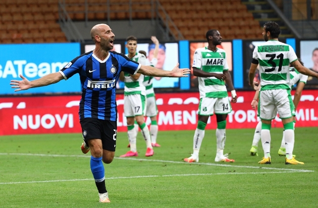 Rất nhanh chóng, Inter Milan lại vượt lên dẫn trước. Phút 86, từ 1 tình huống đá phạt bên cánh trái, Antonio Candreva treo bóng đến vị trí của Borja Valero ngay sát cột dọc và "lão tướng" người Tây Ban Nha đã dễ dàng sút tung lưới Andrea Consigli.