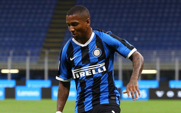 Phút 75, HLV Antonio Conte tăng cường sức mạnh cho hàng công bằng việc tung Ashley Young vào sân. Tuy nhiên, sự thay đổi người này đã khiến Inter Milan gặp họa.