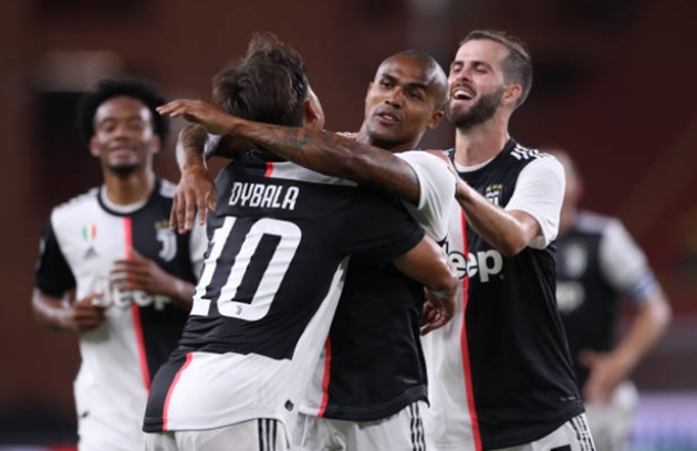 Đến phút 73, thể lực của Paulo Dybala vẫn chưa suy giảm. Anh đủ sức chạy thật nhanh ra sát đường biên ngang để nhận bóng rồi chuyền ngược trở lại cho Douglas Costa, giúp cầu thủ người Brazil nâng tỉ số lên thành 3-0.