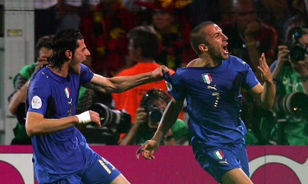 Đến phút 120+1, Alessandro Del Piero cứa lòng đẹp mắt, nhấn chìm mọi hi vọng của người Đức.