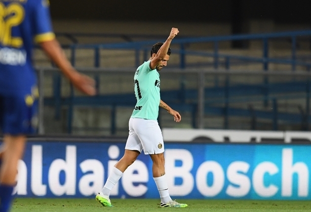 Đầu hiệp 2, Inter Milan đã có bàn thắng san bằng cách biệt. Sau khi Romelu Lukaku sút bóng chạm cột dọc, Antonio Candreva đã có mặt đúng lúc để dứt điểm tung lưới Marco Silvestri.