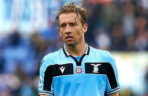Tiền vệ trung tâm: Lucas Leiva.