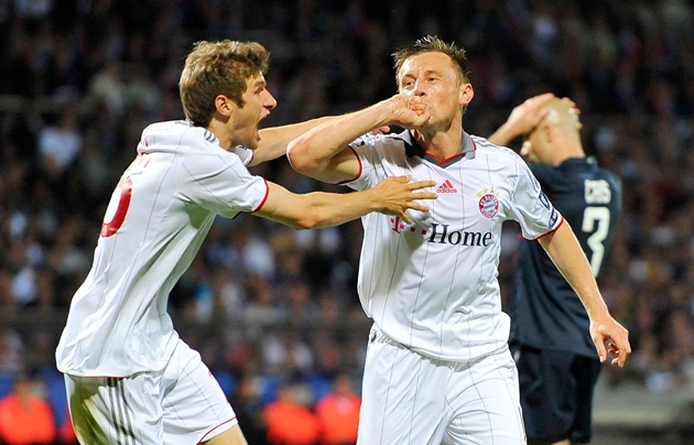 Thomas Muller và Ivica Olic trong trận đấu giữa 2 đội cách đây 10 năm.
