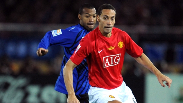 5. Rio Ferdinand: Cựu trung vệ người Anh cập bến Old Trafford từ Leeds với giá 41,4 triệu bảng vào năm 2002. Sau 12 năm, Rio đã có 455 lần ra sân và giành được 14 danh hiệu.