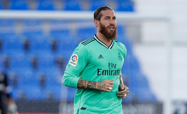 2. Sergio Ramos: Trung vệ người Tây Ban Nha đã có 22 danh hiệu trong màu áo Real Madrid. Trước đó, vào năm 2005, Los Blancos đã phải bỏ ra 27 triệu euro để đưa anh rời khỏi Sevilla.