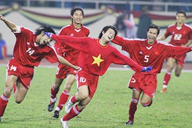 Màn ăn mừng của Phạm Văn Quyến và các đồng đội ở trận gặp U23 Malaysia.