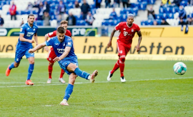 Phút 90+1, Hoffenheim được hưởng 1 quả phạt đền. Từ khoảng cách 11 mét, Andrej Kramaric dễ dàng ấn định chiến thắng 4-1 cho đội chủ nhà.
