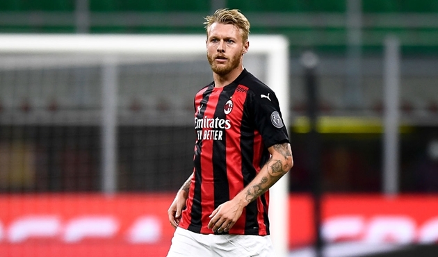 Trung vệ lệch trái: Simon Kjaer. Thiếu vắng thủ quân Alessio Romagnoli, khung thành của AC Milan vẫn đứng vững sau 3 trận đấu tại Serie A. Thành tích này có công rất lớn của "lão tướng" người Đan Mạch.