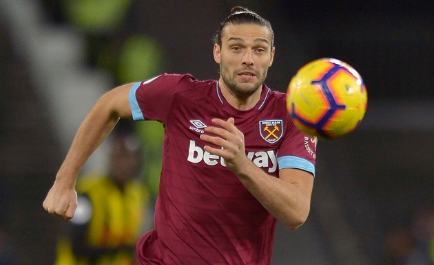 2. Andy Carroll: Liverpool từng phải bỏ ra 30 triệu bảng để chiêu mộ tiền đạo người Anh từ Newcastle United. Tuy nhiên, chỉ sau 1 mùa giải, anh đã phải gia nhập West Ham United để cứu vãn sự nghiệp.