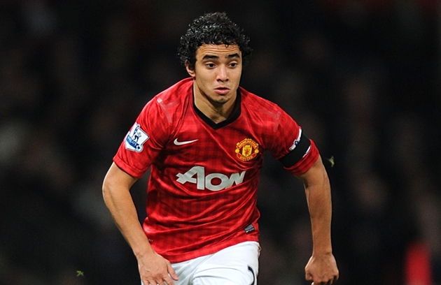 Trong quá khứ, anh từng trưởng thành từ lò đào tạo của Manchester United và được Sir Alex Ferguson trọng dụng nơi hành lang cánh phải. Do đó, Rafael hiểu rất rõ về đội bóng cũ của mình.