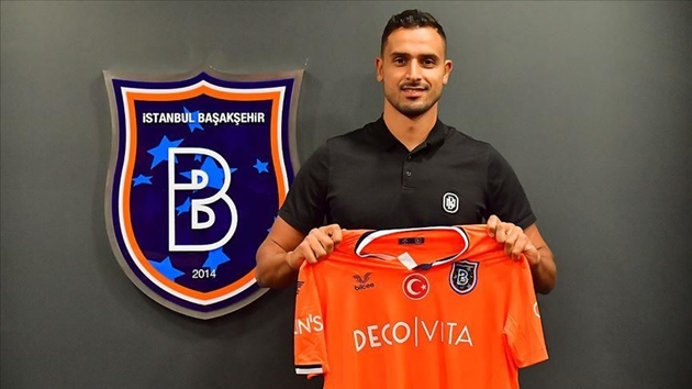 Nacer Chadli gia nhập Istanbul Basaksehir vào mùa hè vừa qua. Do đang phải dưỡng thương, tiền đạo người Bỉ sẽ không thể có dịp tái ngộ Manchester United, đội bóng anh từng có dịp đối đầu khi còn khoác áo West Bromwich và Tottenham. Tuy nhiên, trước giờ bóng lăn, Chadli sẽ cố gắng truyền đạt kinh nghiệm cho các đồng đội của mình.