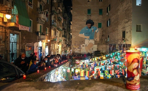 Hình ảnh của Diego Maradona xuất hiện ở mọi nơi trong thành phố Napoli.