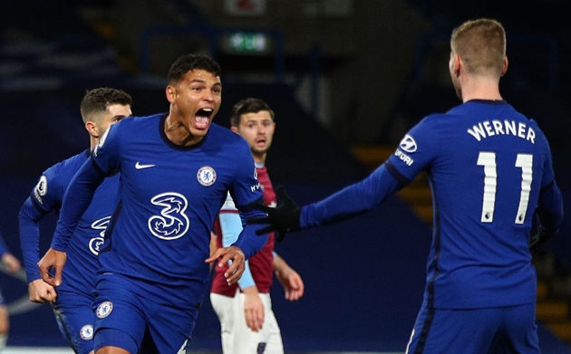 Thiago Silva ăn mừng sau bàn thắng mở tỷ số.