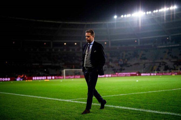 Trong khi đó, Giám đốc thể thao Fabio Paratici đã phải cúi mặt trên đường rời Allianz Stadium.