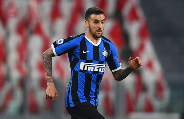 5. Matias Vecino: Tiền vệ người Uruguay đã dành cả nửa mùa giải này để dưỡng thương. Hiện tại, anh đã quay trở lại tập luyện. Song, nhiều khả năng Vecino sẽ được Inter Milan đẩy sang Atalanta nhằm thuyết phục phía đối tác nhượng lại Papu Gomez.