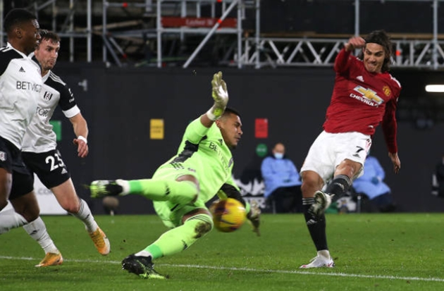 Edinson Cavani san bằng cách biệt cho Manchester United.
