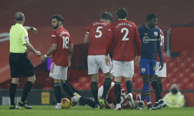 Ảnh bài viết "Tội đồ" Southampton ân hận sau tấm thẻ đỏ ở trận gặp Man Utd