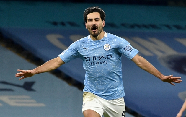 Tiền vệ trung tâm: Ilkay Gundogan (Manchester City). Xét về phong độ, thời điểm hiện tại ngôi sao người Đức có thể được xem là cái tên xuất sắc nhất châu Âu. Gundogan đã ghi rất nhiều bàn thắng quan trọng giúp Man City vươn lên vị trí dẫn đầu BXH Premier League và tạo khoảng cách đến 10 điểm với đội xếp thứ 2.