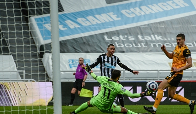 Mặc dù vậy, trước khi tiếng còi mãn cuộc vang lên, Newcastle United lại không thể bảo vệ thành quả của mình và chấp nhận chia điểm trước Wolves.