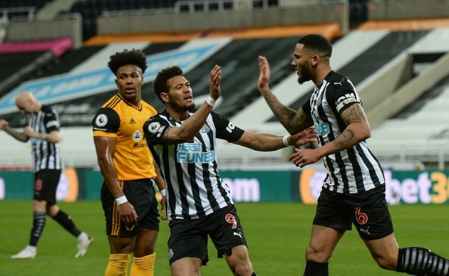 Đội chủ nhà tạo ra được nhiều pha bóng nguy hiểm. Tuy nhiên, phải đến phút 52, họ mới có bàn thắng mở tỷ số từ cú đánh đầu của Jamaal Lascelles.