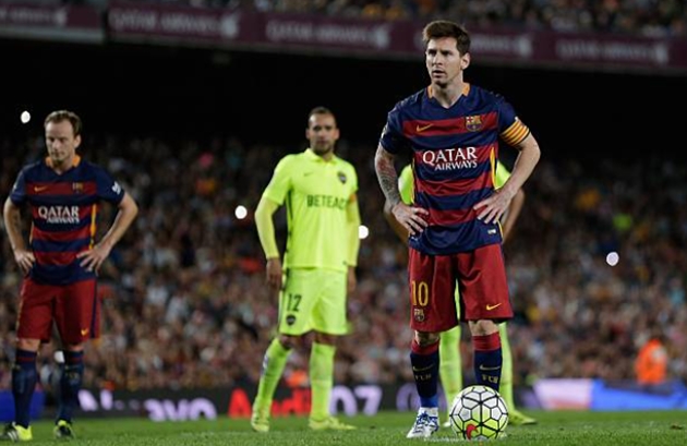 1. Barcelona (mùa giải 2015-2016): 19 lần được hưởng penalty. Bộ ba MSN từng nhiều lần khiến hàng phòng ngự đối phương chao đảo. Vậy nên, không có gì khó hiểu khi Blaugrana thường xuyên được hưởng phạt đền.