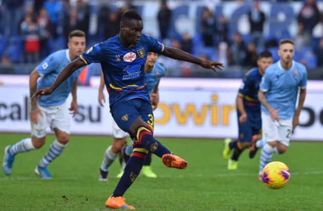 =6. Lecce (mùa giải 2019-2020): 15 lần được hưởng penalty. Nếu có 1 chân sút penalty đẳng cấp, đội quân của Fabio Liverani chắc chắn sẽ không phải xuống hạng.