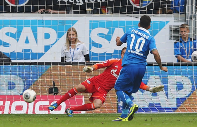 =10. Hoffenheim (mùa giải 2013-2014): 14 lần được hưởng penalty. Roberto Firmino đã ghi được 16 bàn thắng ở mùa giải này, trong đó có nhiều pha lập công được thực hiện từ chấm phạt đền.