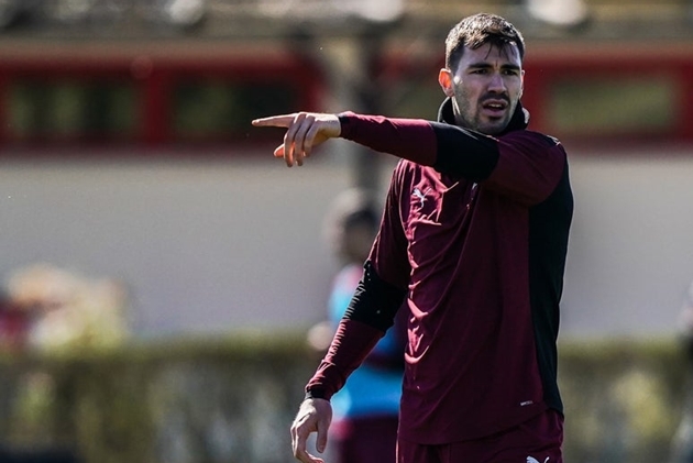 Thủ quân Alessio Romagnoli cũng tỏ ra rất quyết tâm. Trung vệ người Italia không muốn tiếp tục ngồi dự bị nhìn Fikayo Tomori thi đấu.