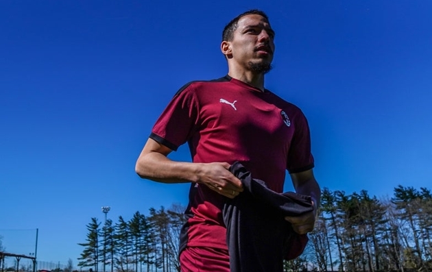 Trong khi đó, Ismael Bennacer đã hoàn toàn bình phục và sẵn sàng chơi bên cạnh Kessie.