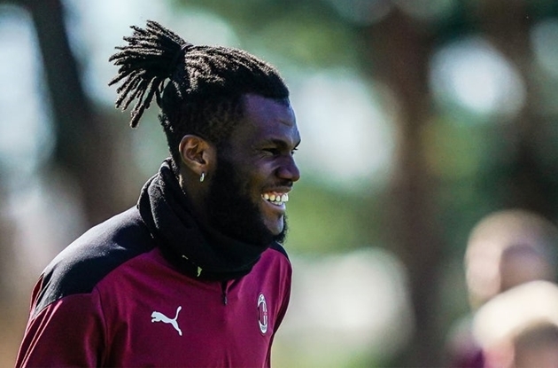 "Chủ tịch" Franck Kessie nở nụ cười rạng rỡ. Tuyến giữa của AC Milan rất cần sự mạnh mẽ, cơ động của anh.